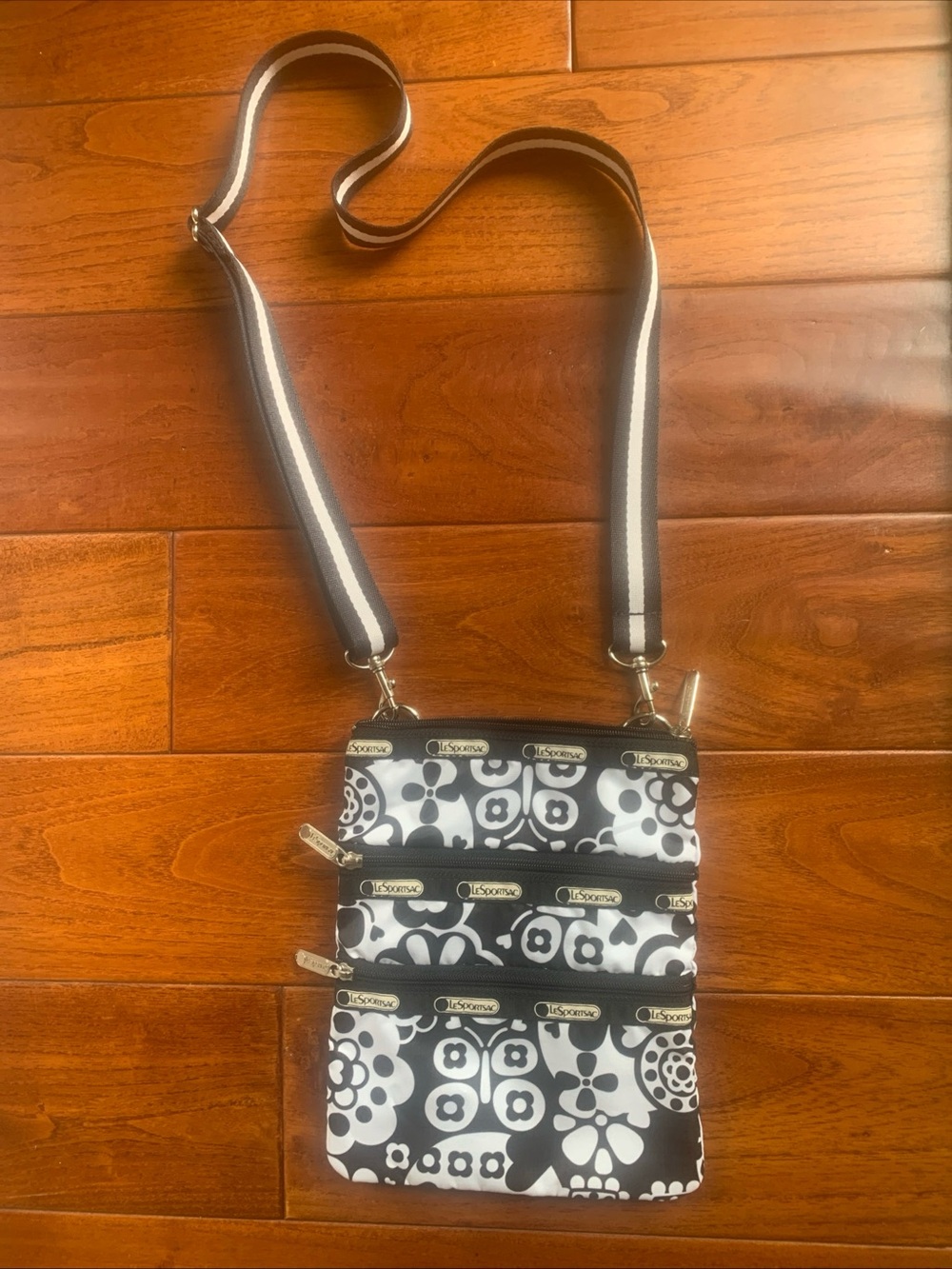 NEW LESPORTSAC KASEY Black White CROSSBODY BAG Zip Compartments Adjustable Strap